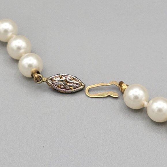 Womens White Imitation Pearl Necklace Fish Hook Closure Princess Length 18 in - Picture 5 of 6